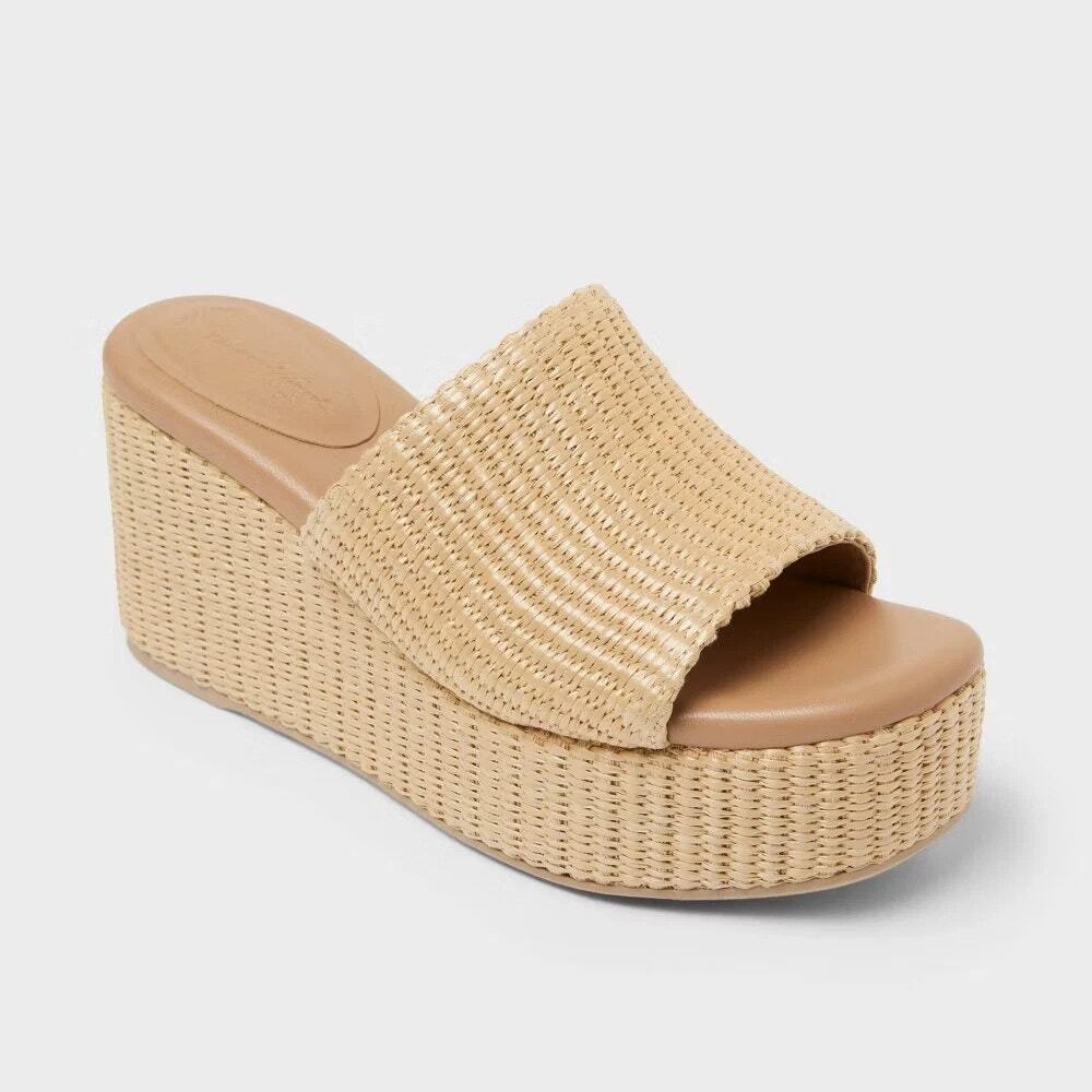Women's Clove Round Toe Platform Heels - Universal Thread